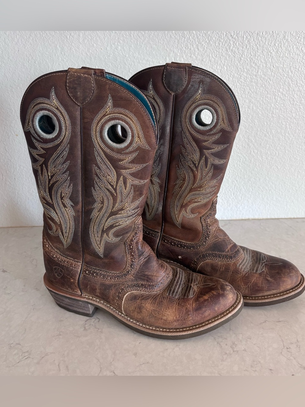 Ariat shadow rider m Leather Western Pull-On Boots with turquoise accent 7.5b